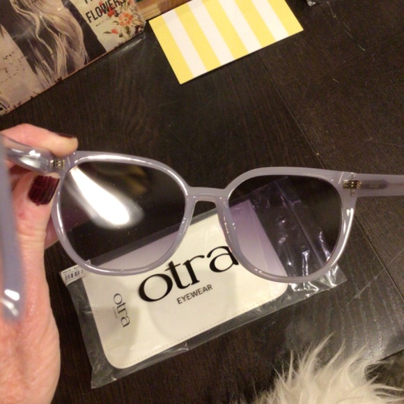 New!  Quay Staycation lilac sunglasses main image 5